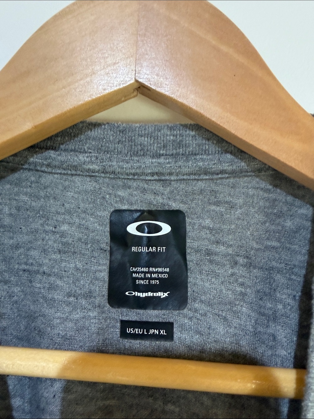 Oakley Men’s Gray Logo Short Sleeve T-Shirt size XLarge - Picture 3 of 4